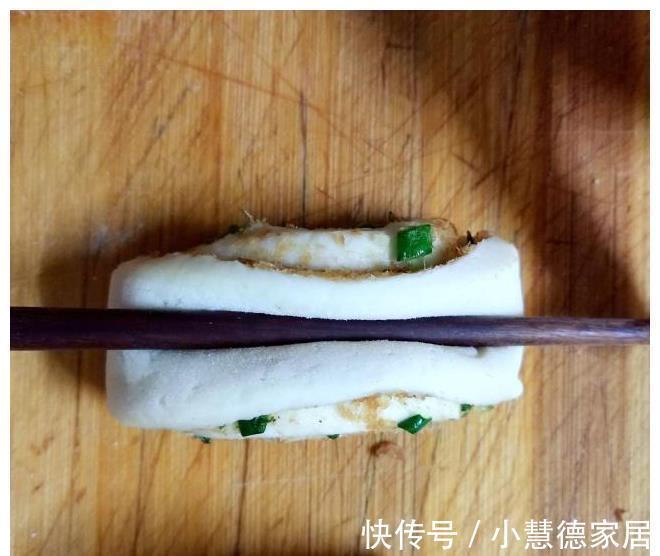 塑型|最好吃的肉松小花卷,刚出锅,一大盘就被俩孩子抢光了