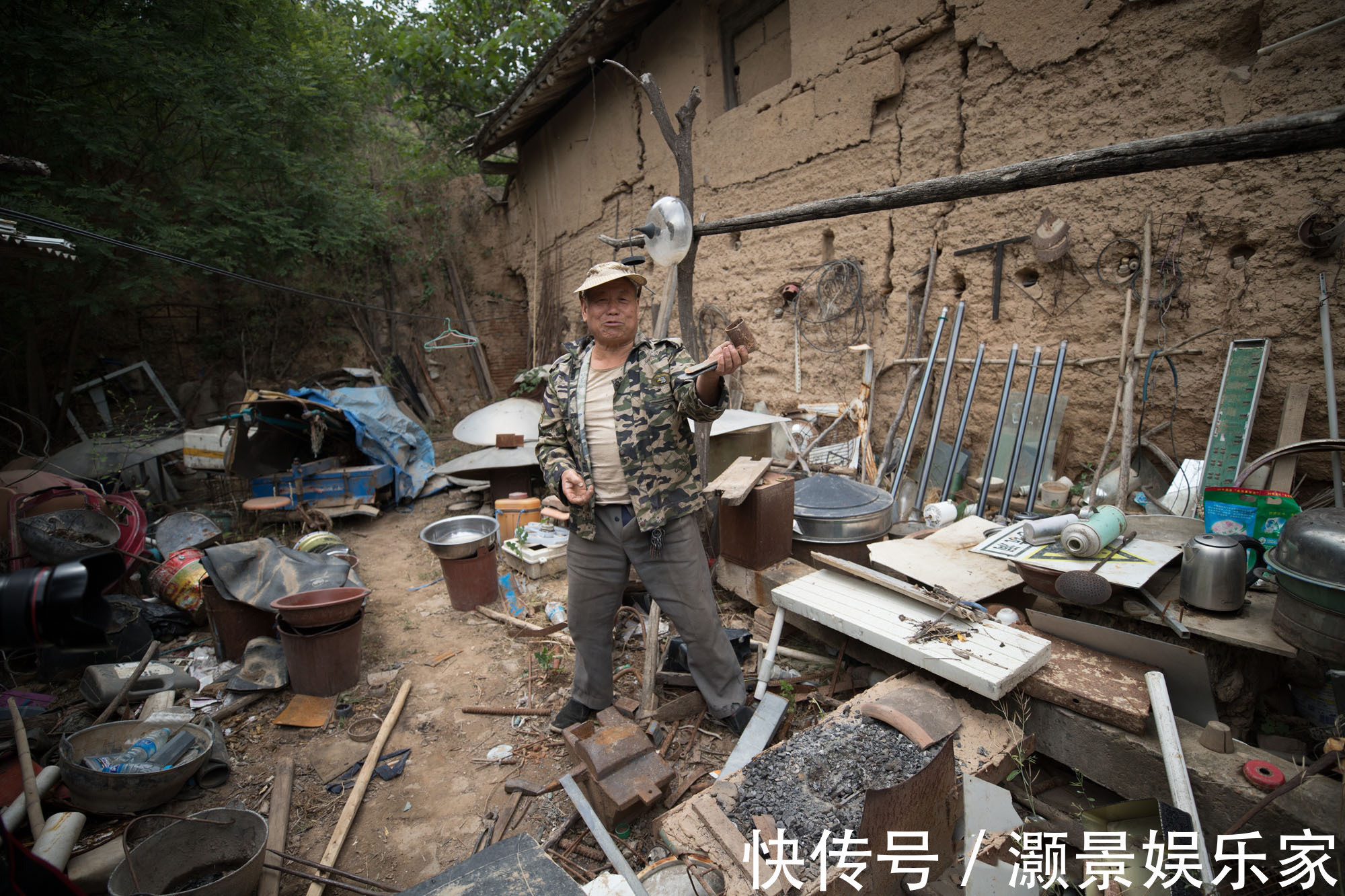 大叔!农村66岁老汉无妻无子,家藏万件“宝贝”,独居40余年像个老顽童