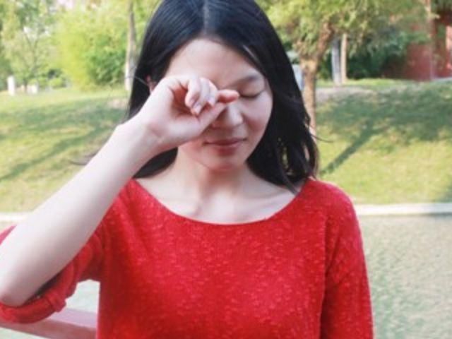 一线天|让眼睛“越来越小”的3行为,00后已成习惯,难怪会变“一线天”