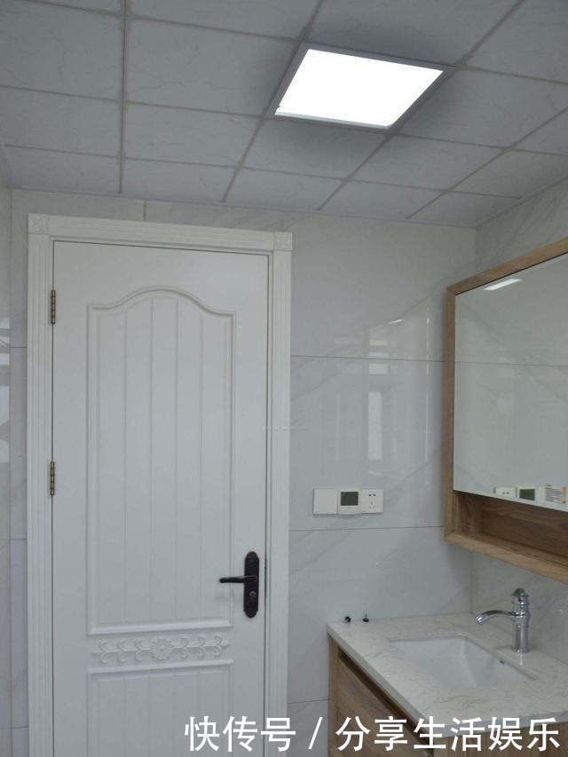 铝扣板|请吊顶工人吃了一顿饭,获得了三个卫生间吊顶的实用性建议!