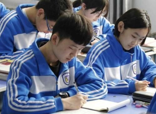 男生|男生身高在这个时期就定型,学生低于平均身高,就算进入矮子阵营