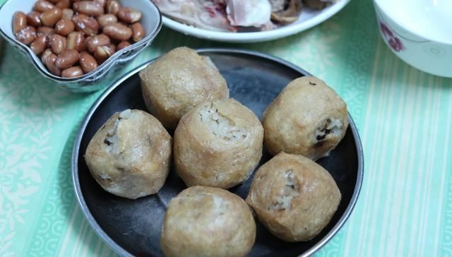 晒晒我家年夜饭,300块钱做了6菜1汤,8个人吃得开开心心