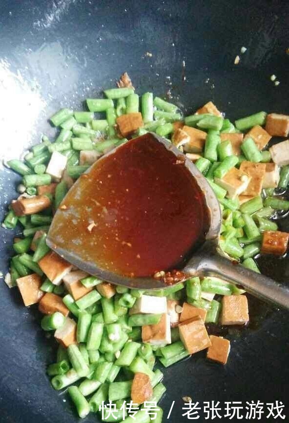 豆角和它炒着吃,清香爽口,越吃越爱吃,不比厨师做的差