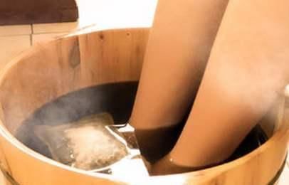 晚上睡觉前,隔三差五用艾叶来泡脚,三个问题或会悄悄“溜走”