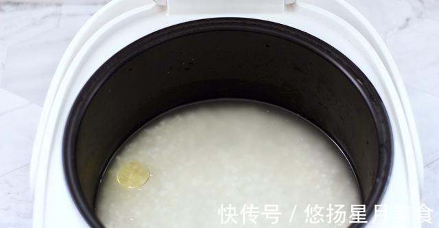 外表|外表极具吸引力的香椿鲜虾饭团,口感软糯入味,散发着淡淡的清香!