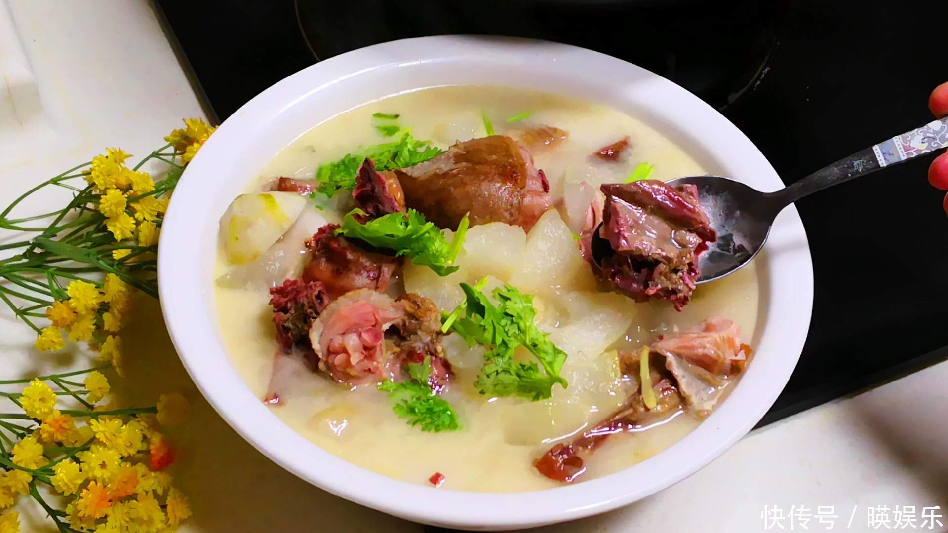 天冷了,多給家人做此湯,我家每周做2次,比大骨湯有營養,特香