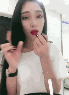 |搞笑GIF：你永远不知道 女生为了减肥对自己有多狠