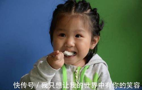 作息时间|夫妻俩餐馆吃饭,路人拍照传到网上,网友:孩子是意外