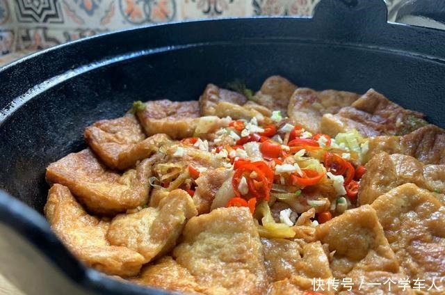 白菜炖豆腐,有人先炒白菜,有人先炒豆腐,都不对!这样做才入味