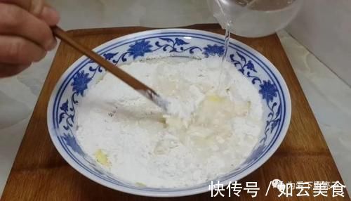鸡蛋|我家面粉就爱这样吃,加2个鸡蛋,焦脆香酥不油腻,吃过就念念不忘