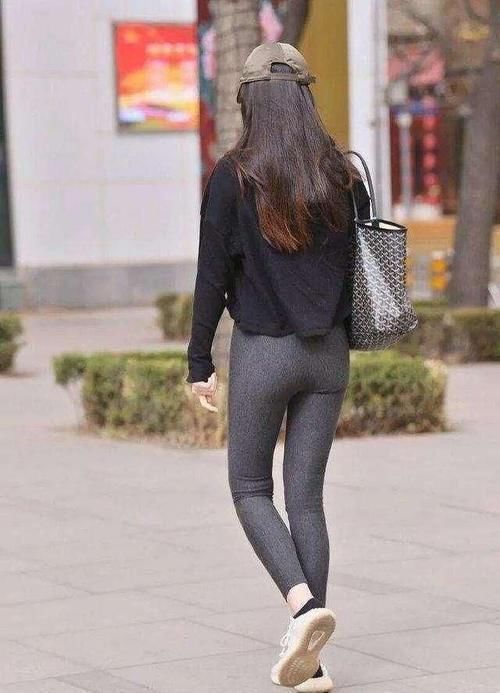 美女 亭亭玉立的瑜伽裤美女,简单个性又舒适,非常惬意