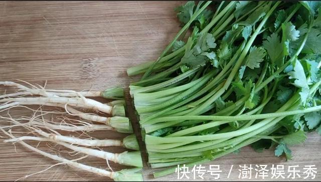 红枣|夜里翻来覆去睡不着，80岁奶奶告诉我一个方法，一把香菜解决难题