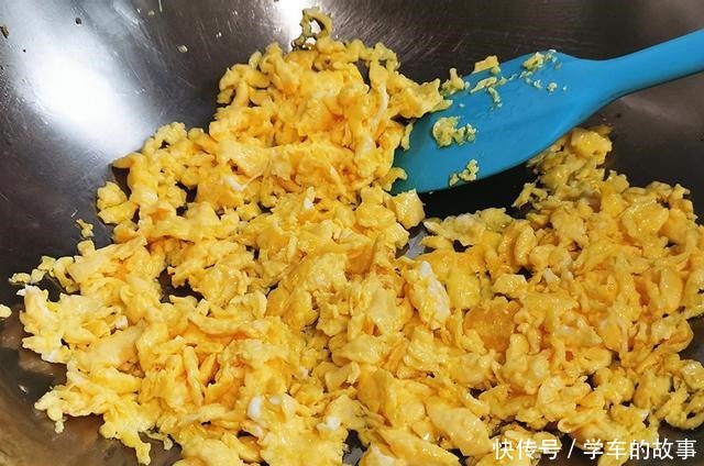 早餐在家吃实惠,一锅煎包只花5块钱,全家人吃得饱饱的,真香!