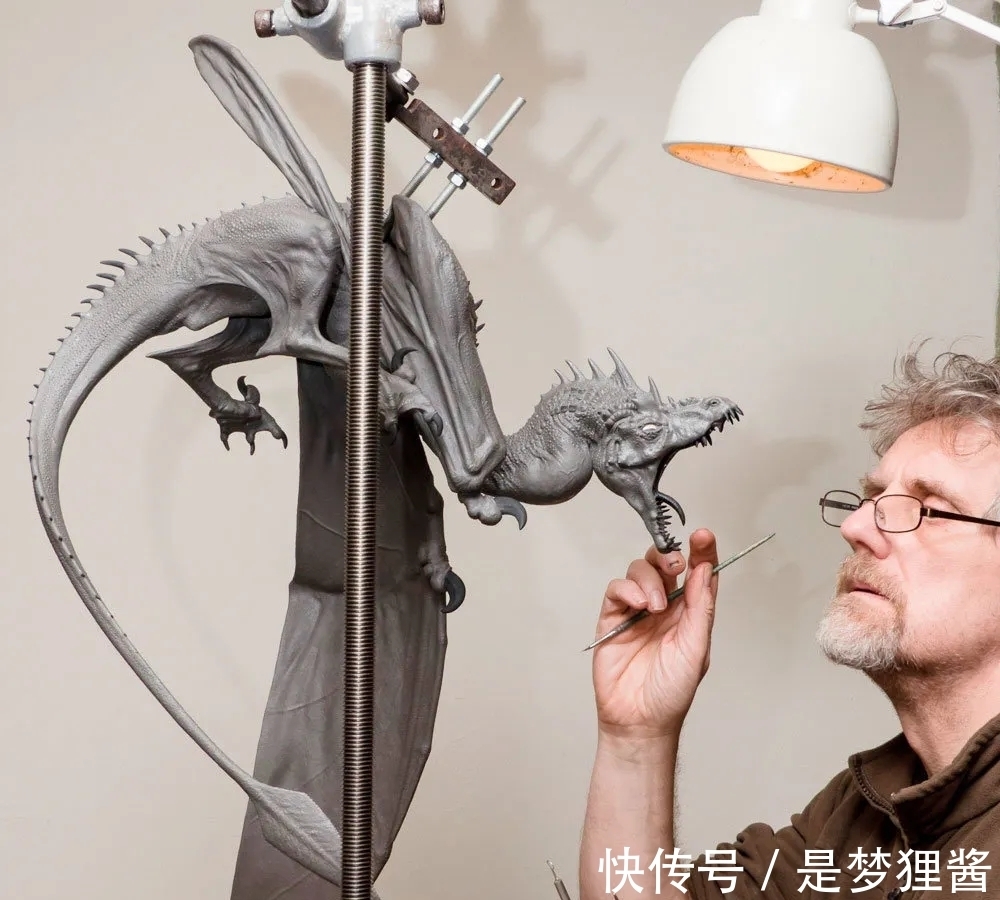 形象派!细致到肌肤纹理的动物雕塑大师