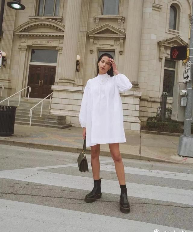  连衣裙|忘掉高跟鞋，“连衣裙+平底鞋”才是夏季王炸组合