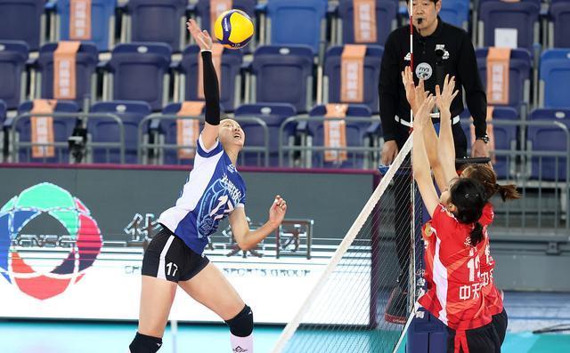 上海女排|56扣21中轰22分!女排1米8主攻导演大逆转,霸气进攻撕开江苏防线