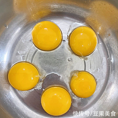 第一次做就成功的纸杯蛋糕 | 烤箱美食