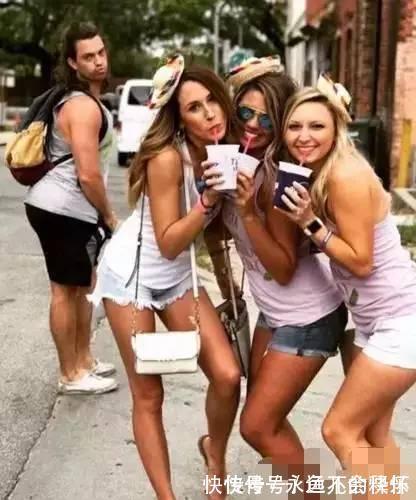 |搞笑GIF趣图:今天去相亲,对方一直玩手机,我还有戏吗?