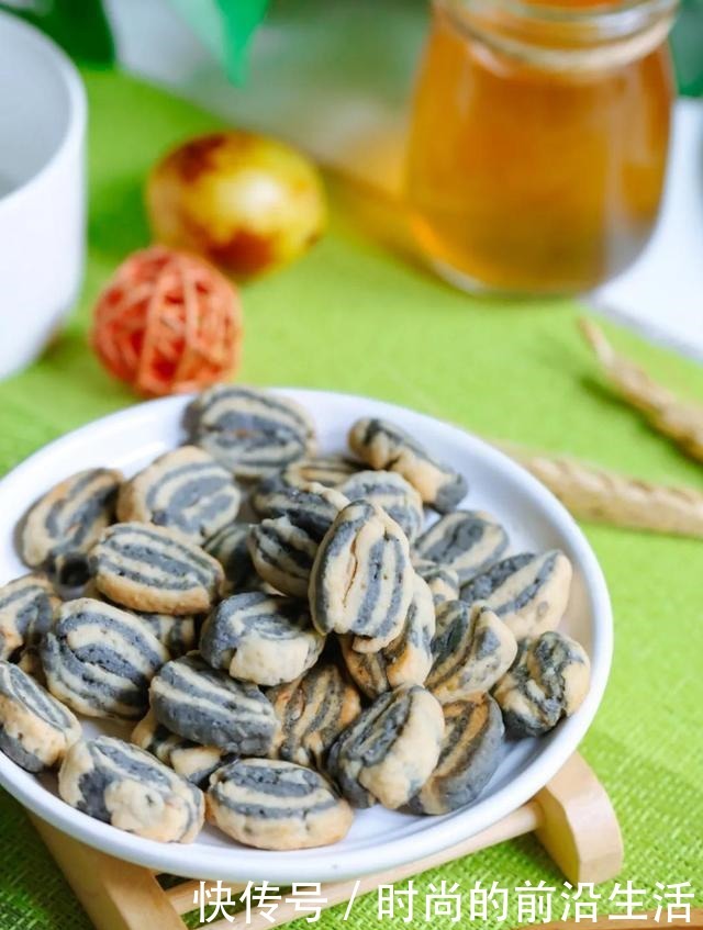 黑芝麻发糕|比奶豆更健康、比小饼更好吃,保证你和宝宝抢着吃!宝宝辅食