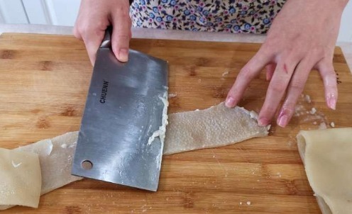 猪皮这样吃才叫爽,不炒也不炸,一次做一锅,一锅都不够吃