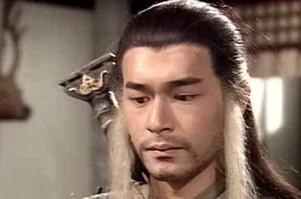 成名|杨过成名后回去给杨康立碑,为何对葬在庙外的穆念慈不管不顾?