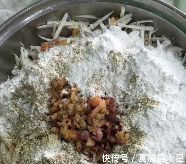过程|让我来教你做香糯芋头糕吧，不仅过程简单，吃起来更是清甜不腻口！