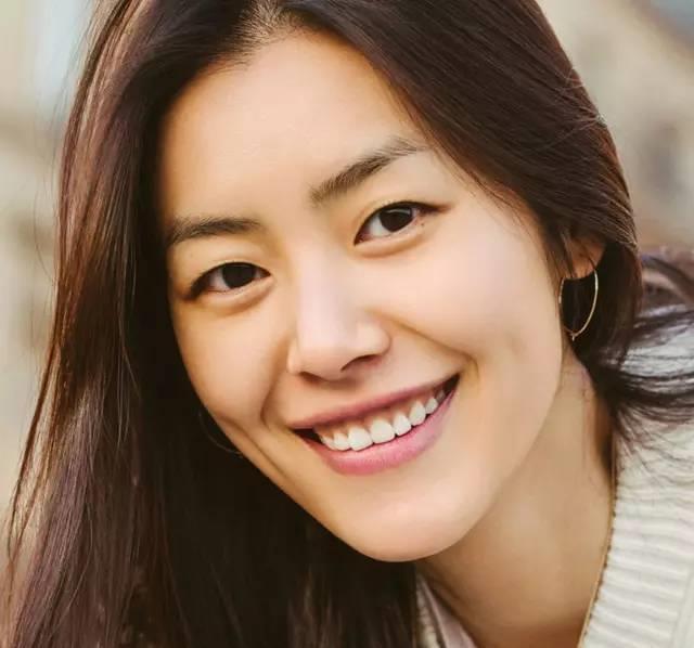 眼窝|眼睛有3个特点的女生,拍照不好看还显凶,没有灵气