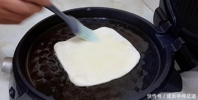 大泡|爱吃烙饼的要收藏了,加4个鸡蛋,个个空心鼓大泡,比手抓饼好吃
