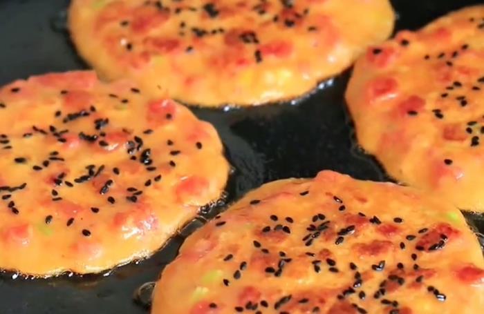 美味|西红柿别再炒鸡蛋了,做成早餐饼太美味,营养好吃,孩子特喜欢