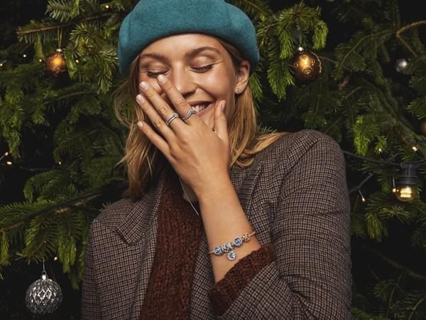 叠戴饰品才出色!学教科书级法国部落客加强份量感就对了