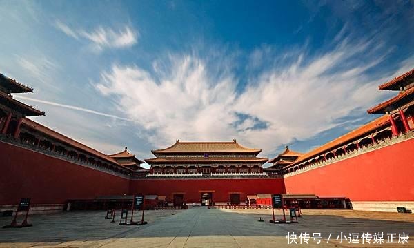 打死|明代最混乱的朝会，脸上的肉都被咬掉了，太监同党被当场打死