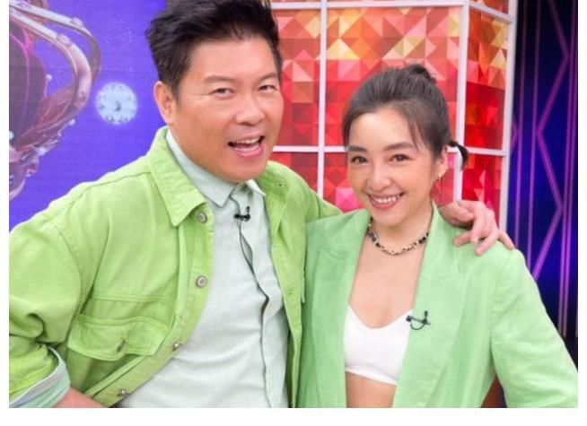 热依扎|38岁女星急性乳腺炎高烧近40度,刚出月子就复工,高龄生二胎太拼