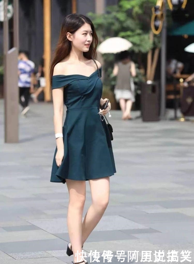 小姐姐|街拍:高腰紧身针织衫搭配牛仔短裤,一看就是个很懂搭配的女生