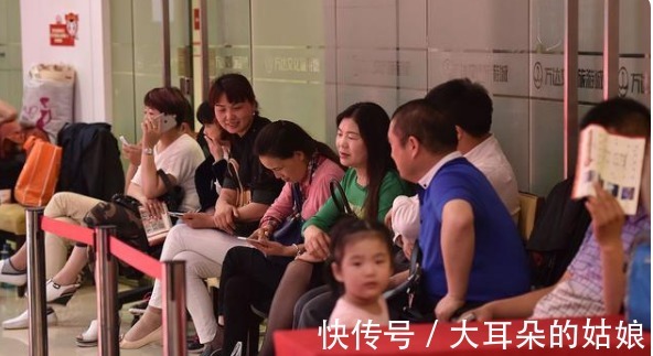 中介|全国风向急转!成都,上海,杭州同一天行动,楼市将迎来拐点