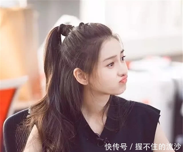 扎马尾已经过时了,今年流行这4种“半扎发”,时髦显嫩又显脸小