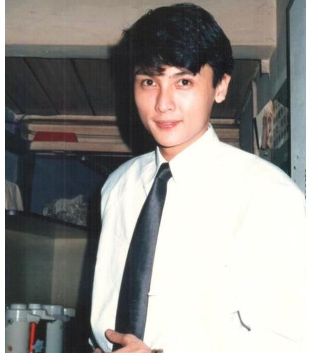 59岁关礼杰近照冻龄有术，为保青春坚持全素饮食，连蛋和奶都不吃