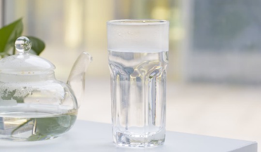 白开水|睡前、起床喝白开水的人,肾可能已经”烂成渣“,有的及早改正