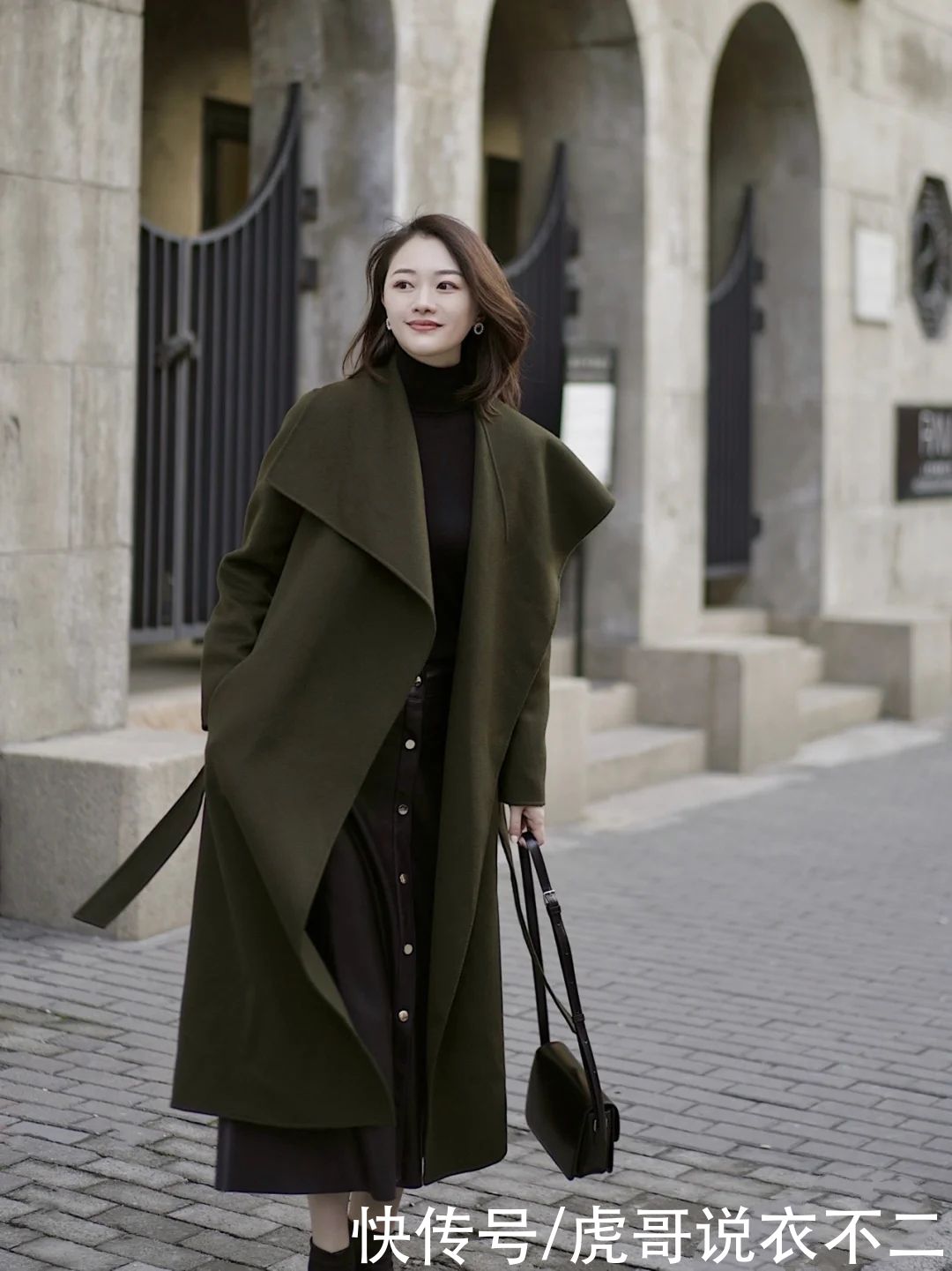 墨绿色大衣|超有气质的9套穿搭示范，优雅与保暖并存，再也不怕冬季没灵感