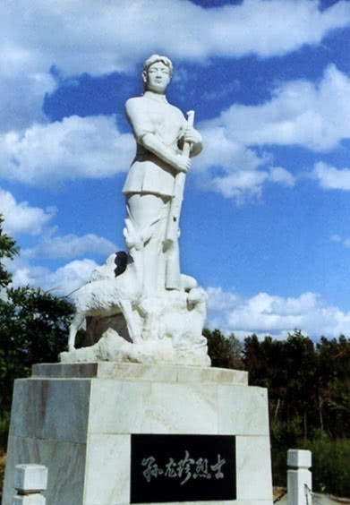 子弹|1969年，怀孕6个月的她勇敢与苏军作战，被子弹打中腹部壮烈牺牲