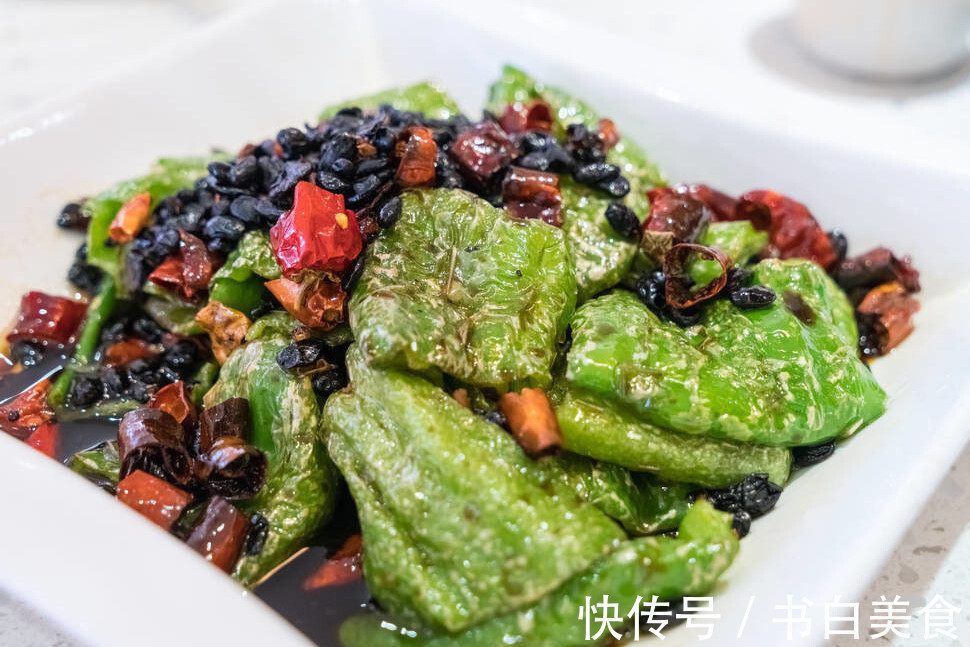 青椒|做虎皮青椒时,切记不要先倒油,难怪不起皮也不入味,口感很差