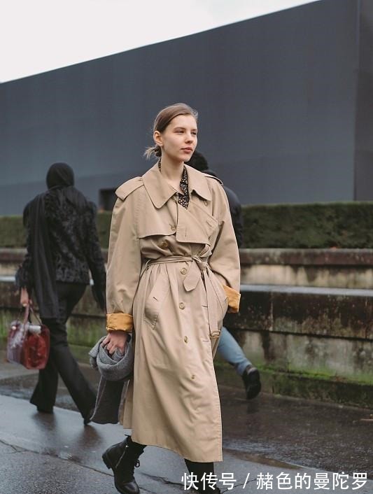 风衣 秋天还是要穿风衣,不仅帅气还洒脱,女人过40穿太显嫩!