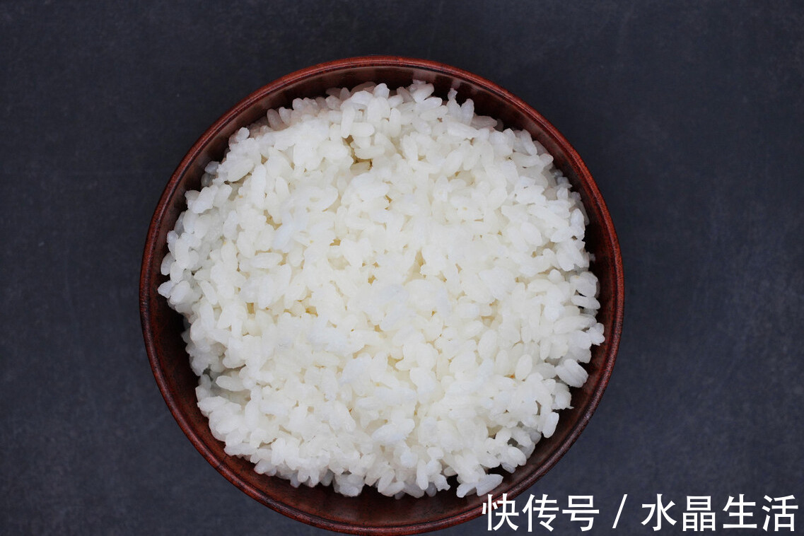 米饭|煮米饭，只加水是大错，教你2个技巧，米饭粒粒分明，又香又软