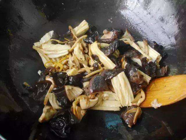 纯天然|藏在身边的“纯天然安眠药”，常吃可养心安神，晚上睡的更香