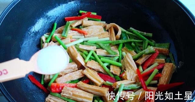 饺子料|许多人不知道鸡精和味精谁好实际区别还挺大,知道后别放错了!