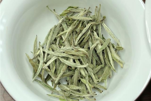 泡水|饮茶时，茶叶的第一泡水脏吗，有必要倒掉吗？