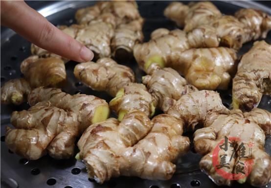 奶奶|生姜放锅里蒸一蒸，作用拿钱都买不到，奶奶偷偷教的妙招，真实用