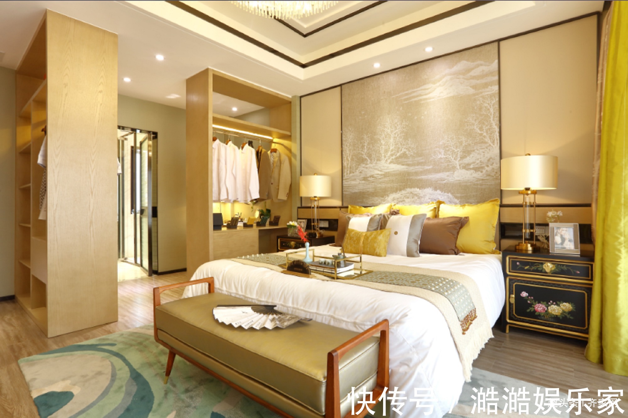 茶室|现代中式复式,花瓣式吊灯,茶室镂空置物隔断,打破中式严肃感!