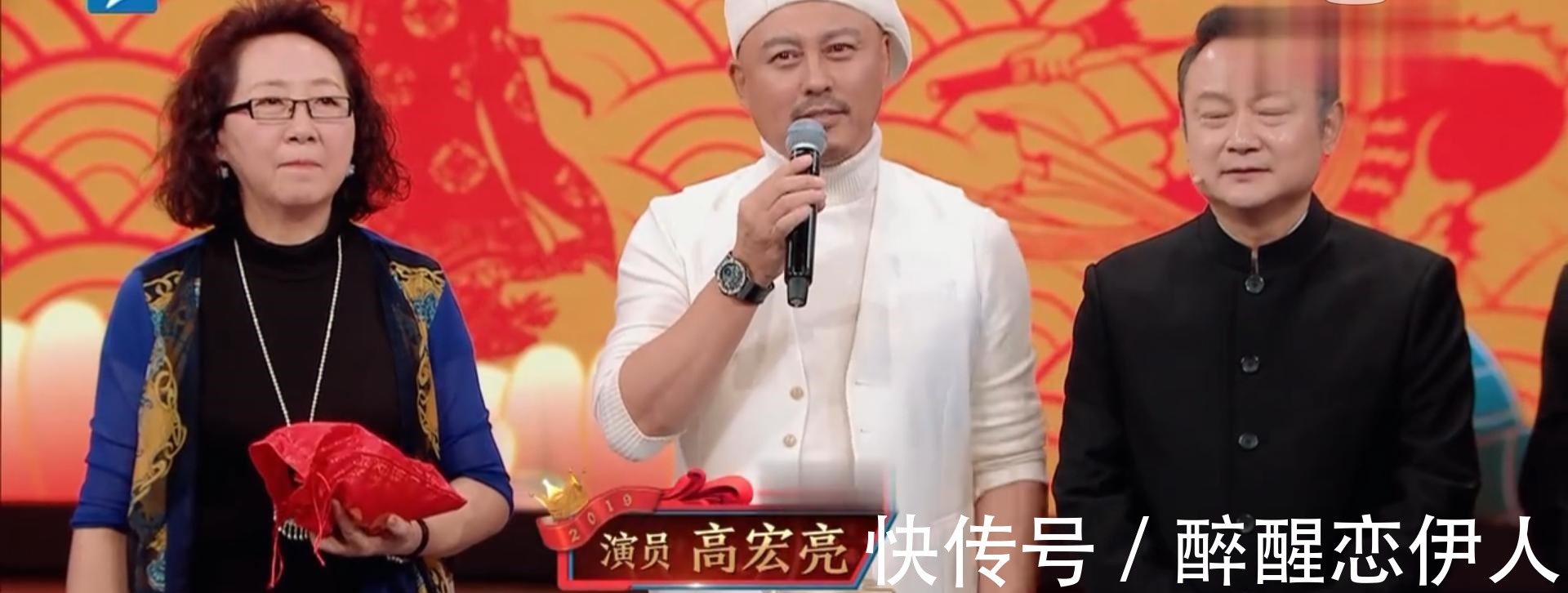 史上第一個因公整容的演員,下巴硅膠至今未取出,后遺癥令人心疼!