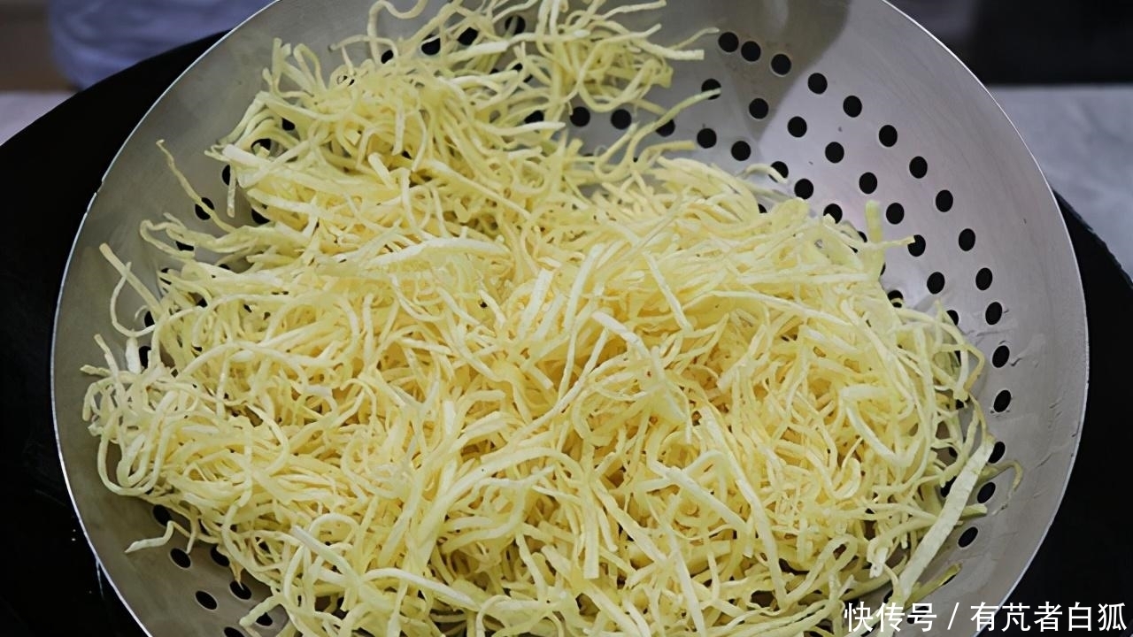 可当|不一样的香辣土豆丝,蹦蹦脆,很爽口,做法简单,可当零食可当菜