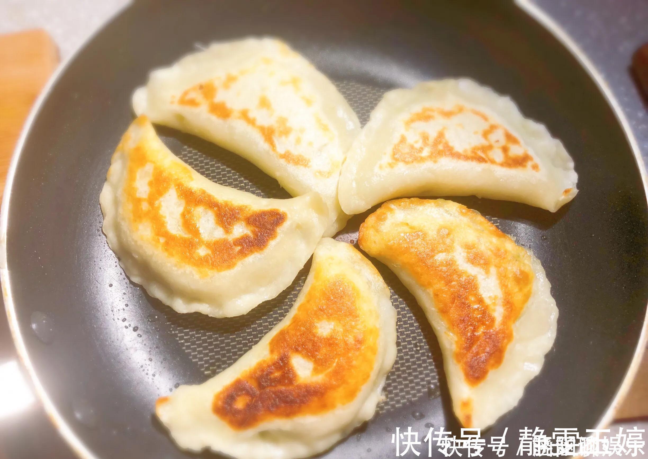 快手鲜香韭菜盒子,不发面不用饺子皮,隔几天都不硬,放凉更好吃